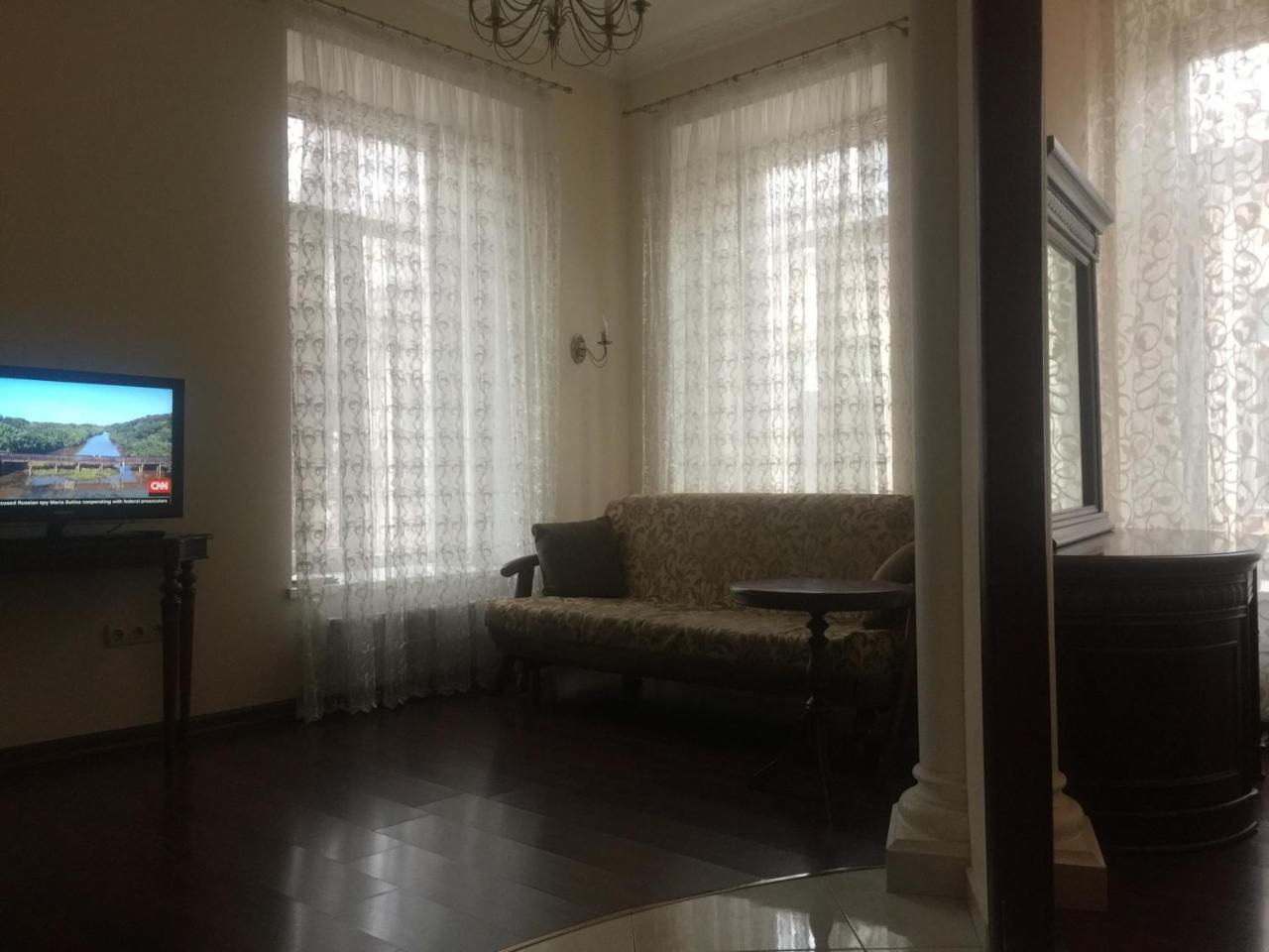 Cozy Studio Near Greek Square Apartment โอเดสซา ภายนอก รูปภาพ
